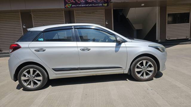 https://images10.gaadi.com/usedcar_image/4548956/original/processed_f95828ed6fe37b09dff3463e54515592.jpg?imwidth=6401