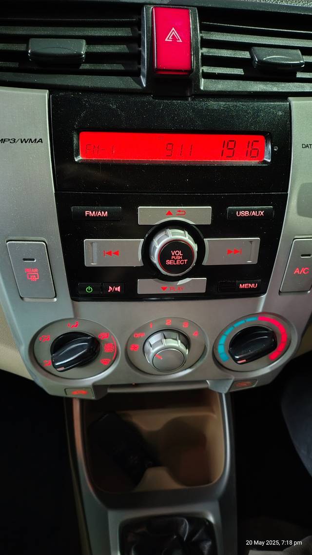 https://images10.gaadi.com/usedcar_image/4548966/original/62333cf43926054526ab93e1f3bdfffe.jpg?imwidth=6402