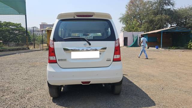 https://images10.gaadi.com/usedcar_image/4548968/original/processed_df80d03156587612e337678c297f57c7.jpg?imwidth=6402