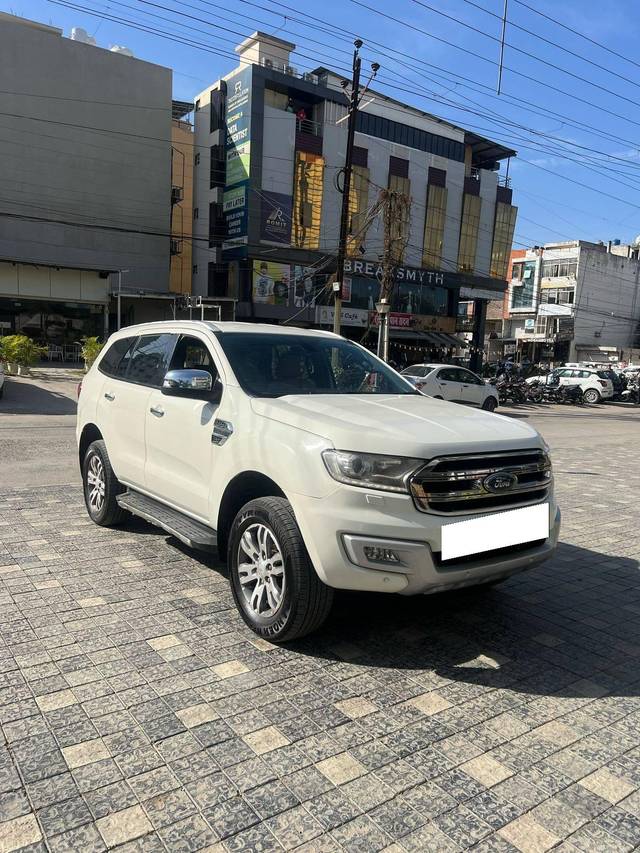https://images10.gaadi.com/usedcar_image/4548970/original/processed_706cb900df73204de479cfbf72b34598.jpg?imwidth=6400