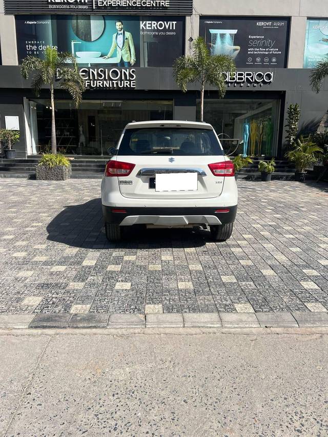 https://images10.gaadi.com/usedcar_image/4548970/original/processed_ef7a0026828feee8dced3b92c72f5024.jpg?imwidth=6402