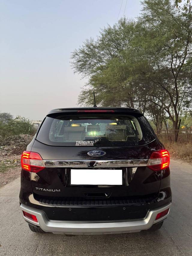 https://images10.gaadi.com/usedcar_image/4548980/original/processed_eadbc74c211486c5b984f79abe5aa6d6.jpg?imwidth=6402