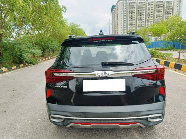 https://images10.gaadi.com/usedcar_image/4548984/original/processed_fcba01e51acbd4b0f4fb0064c40e9cec.jpg?imwidth=6402