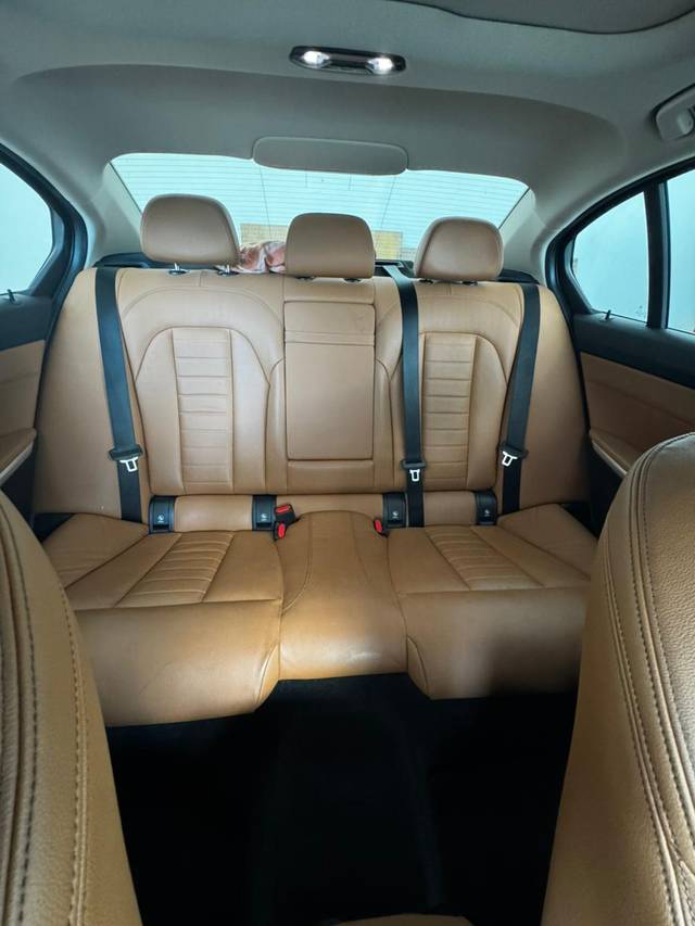 https://images10.gaadi.com/usedcar_image/4548986/original/f5c1e87c47b10a7f13a9c2c78bf1b577.jpg?imwidth=6402