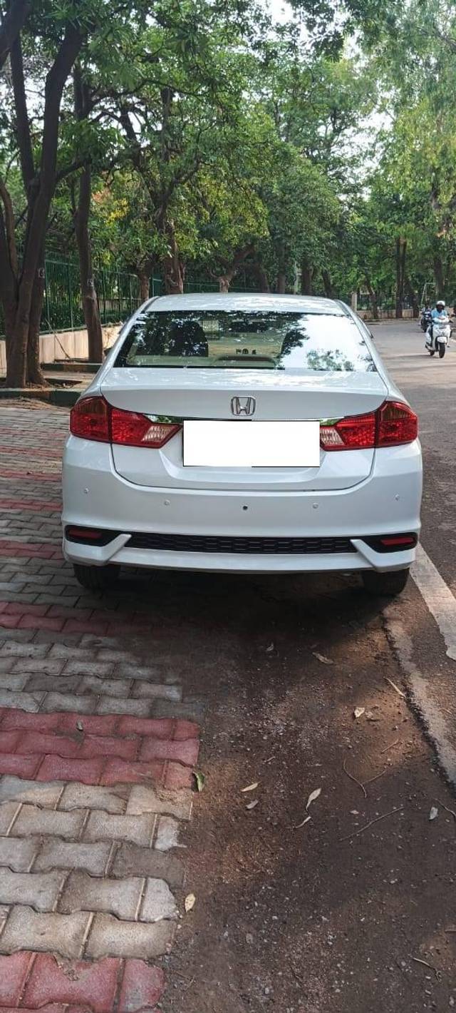 https://images10.gaadi.com/usedcar_image/4548988/original/processed_bec466993460c41a60b42f5a9741e3ac.jpeg?imwidth=6402