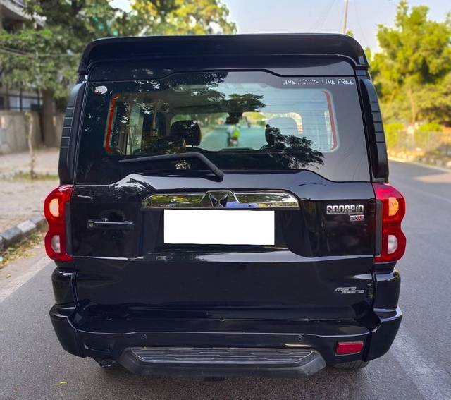 https://images10.gaadi.com/usedcar_image/4549008/original/processed_4a75f1eb-2e8f-472b-8d0e-215e1e33fedb.jpg?imwidth=6401