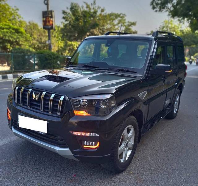 https://images10.gaadi.com/usedcar_image/4549008/original/processed_94a7c15d-0bb3-4204-92c9-c5b0700bf01e.jpg?imwidth=6402