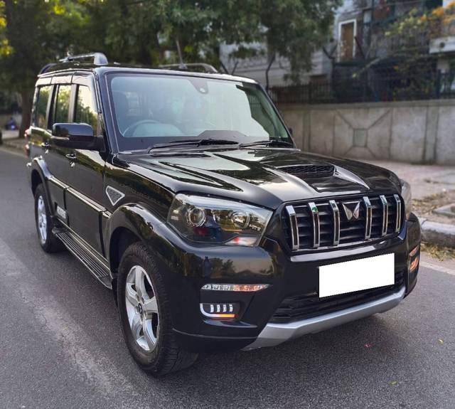 https://images10.gaadi.com/usedcar_image/4549008/original/processed_e8ae9b74-a738-496e-8ed7-1b03ad71a34a.jpg?imwidth=6400