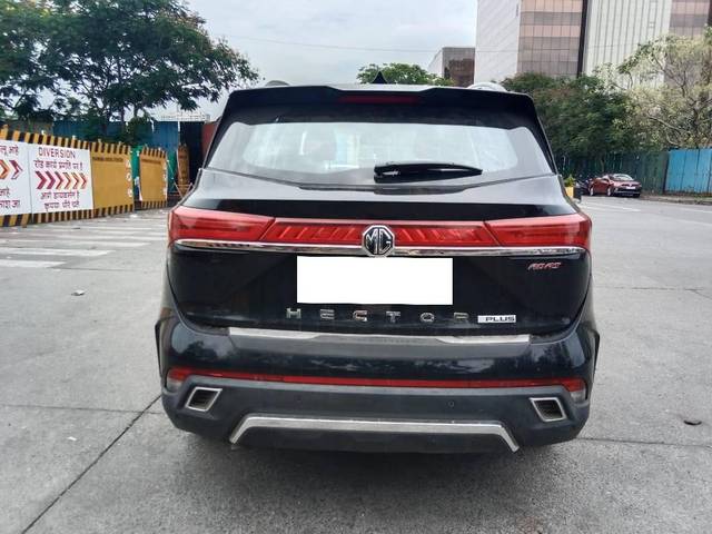 https://images10.gaadi.com/usedcar_image/4549011/original/processed_573d17d210f35a0cf121309e30e8dd51.jpg?imwidth=6402