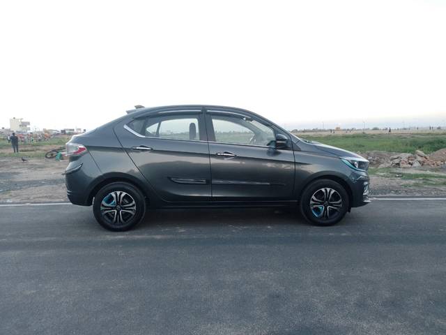 https://images10.gaadi.com/usedcar_image/4549014/original/d0772f561e3d652ea45f8463bcb8bed7.jpg?imwidth=6401