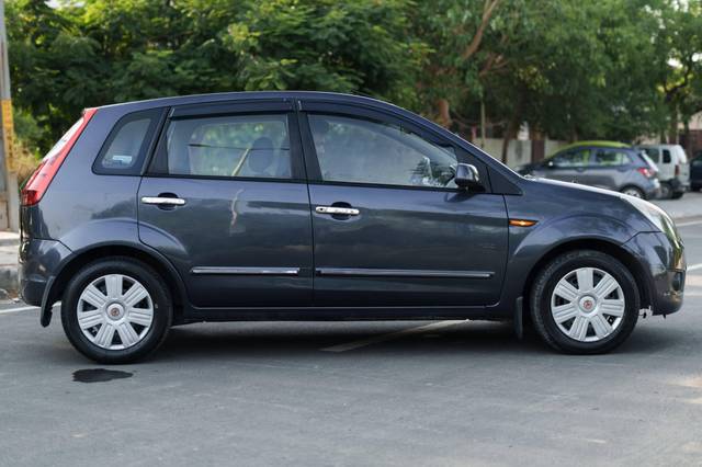 https://images10.gaadi.com/usedcar_image/4549019/original/processed_69cebdc3c85a34df5a5957f59c8d4ba3.jpg?imwidth=6401