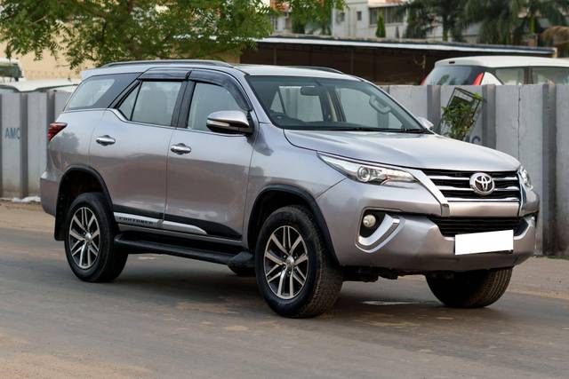 https://images10.gaadi.com/usedcar_image/4549026/original/processed_7258fbb51e04d3197d5afdf83f7b2e26.jpg?imwidth=6400
