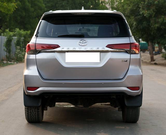 https://images10.gaadi.com/usedcar_image/4549026/original/processed_8e53e3886d6e3fd7109795c98e8a3dc3.jpg?imwidth=6402