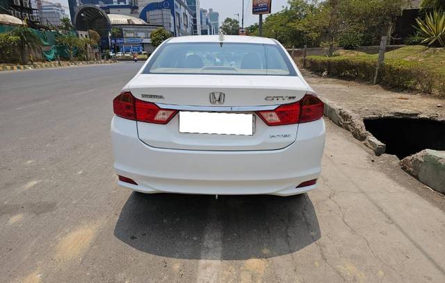 https://images10.gaadi.com/usedcar_image/4549028/original/processed_01a9617c-d652-4b78-83e1-b15be66bc1a9.jpg?imwidth=6401