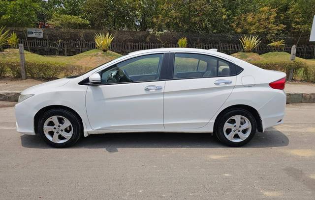 https://images10.gaadi.com/usedcar_image/4549028/original/processed_896bd371-122d-4319-a6a9-84d7d2e980c8.jpg?imwidth=6402