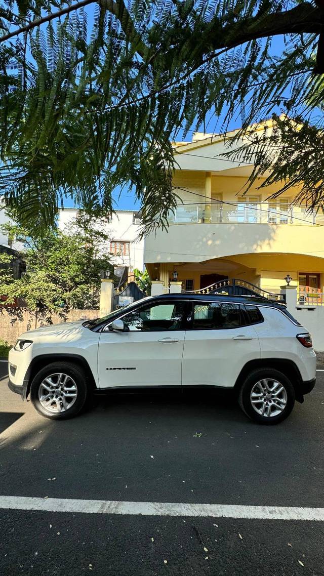 https://images10.gaadi.com/usedcar_image/4549069/original/processed_da8b88f374e15b22377e0e4460bb941b.jpg?imwidth=6402