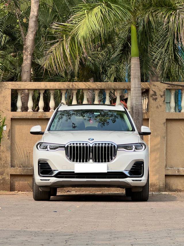 https://images10.gaadi.com/usedcar_image/4549079/original/processed_aad49be84a875cae23c4a1dc14242e8d.jpg?imwidth=6402