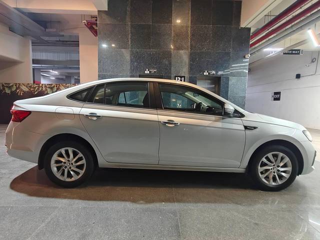 https://images10.gaadi.com/usedcar_image/4549085/original/processed_197922ec13e3d16d04f6128f8e2a80b1.jpg?imwidth=6401