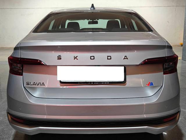 https://images10.gaadi.com/usedcar_image/4549085/original/processed_a15f724064095c61f8847e9e2894bea3.jpg?imwidth=6402