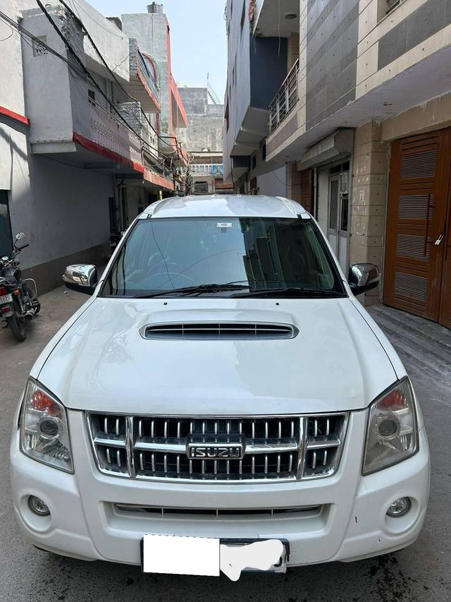 https://images10.gaadi.com/usedcar_image/4549092/original/processed_14831c37e8672db9d240cec1f9a947e5.jpeg?imwidth=6400