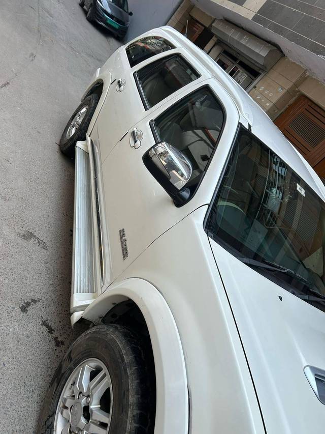 https://images10.gaadi.com/usedcar_image/4549092/original/processed_add12ac3aaab282ac6567bd858babfc1.jpeg?imwidth=6402