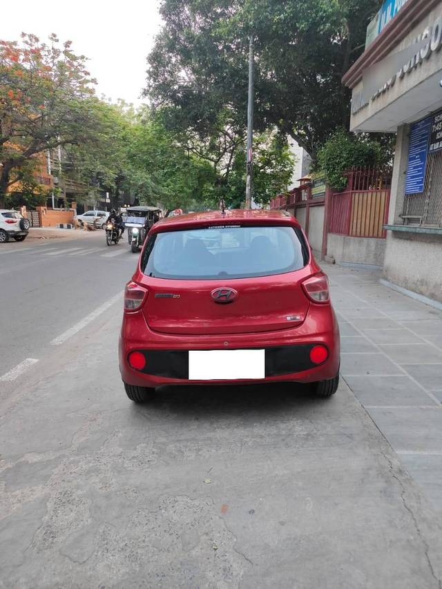 https://images10.gaadi.com/usedcar_image/4549093/original/processed_af9246270b5b19d3b2f26b3f894e0009.jpg?imwidth=6402