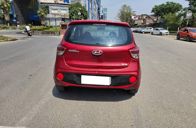 https://images10.gaadi.com/usedcar_image/4549093/original/processed_d39b2edd-2f5a-4cd2-a82a-7c303460232e.jpg?imwidth=6402
