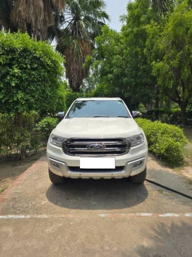 https://images10.gaadi.com/usedcar_image/4549099/original/processed_7ce5e266-b7ce-4ad3-8aba-748e950b4f36.jpg?imwidth=6401