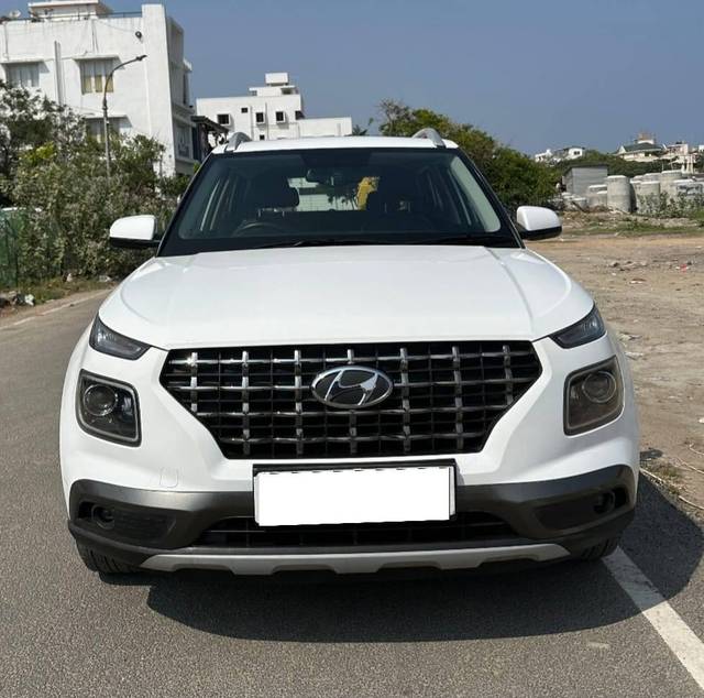 https://images10.gaadi.com/usedcar_image/4549105/original/processed_b517aef43d0fb75f338a6b0da34f978d.jpg?imwidth=6400