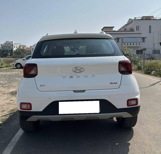 https://images10.gaadi.com/usedcar_image/4549110/original/processed_6b40e174448c69f5171f1d9e94af68fa.jpg?imwidth=6402