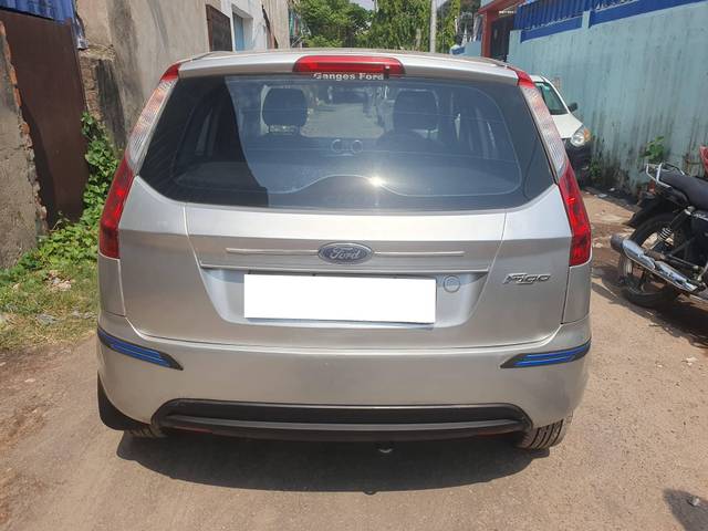 https://images10.gaadi.com/usedcar_image/4549114/original/processed_9b2555bf0e2e31d7a22db2d2dcd1c2fd.jpg?imwidth=6401