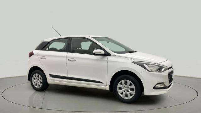https://images10.gaadi.com/usedcar_image/4549117/original/0d5b16b52c2043d05761f231780b97e5.jpg?imwidth=6400