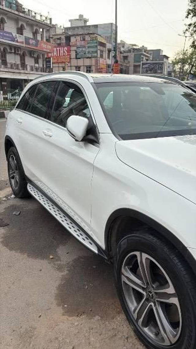 https://images10.gaadi.com/usedcar_image/4549120/original/processed_8dff0806-5d48-4967-9ab9-69e9b4fe8454.jpeg?imwidth=6402