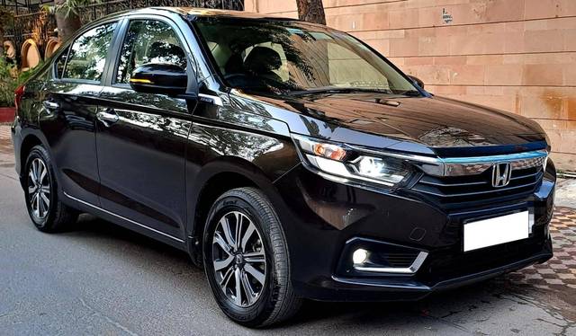https://images10.gaadi.com/usedcar_image/4549138/original/processed_722017f188a0b42a5b6bbceab44cfb12.jpg?imwidth=6400