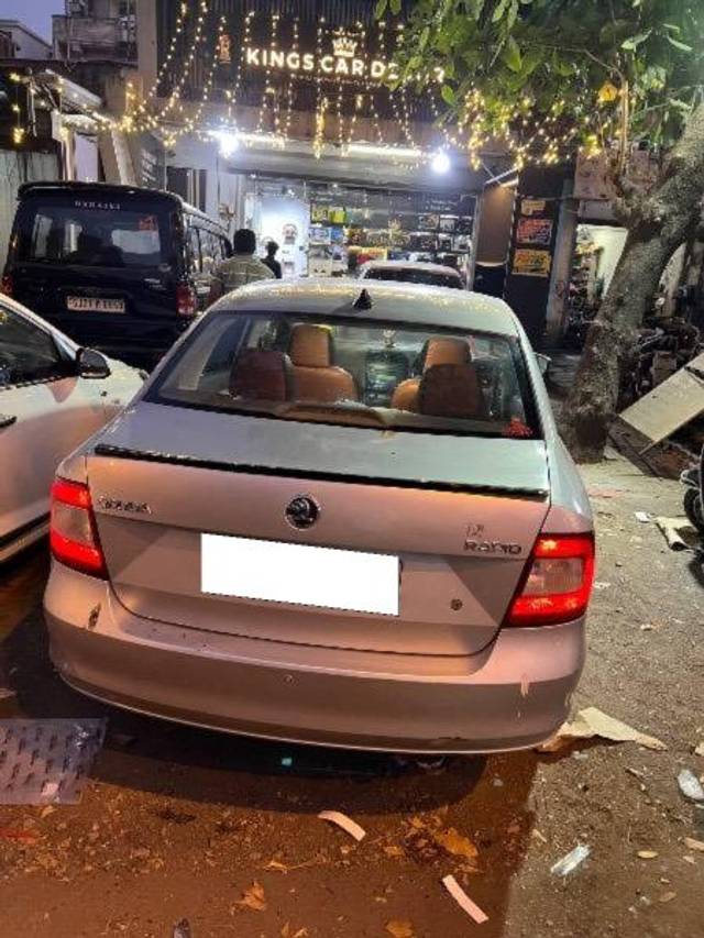 https://images10.gaadi.com/usedcar_image/4549142/original/processed_0e7f85db-6385-4498-8154-737749cb8e5d.jpeg?imwidth=6401