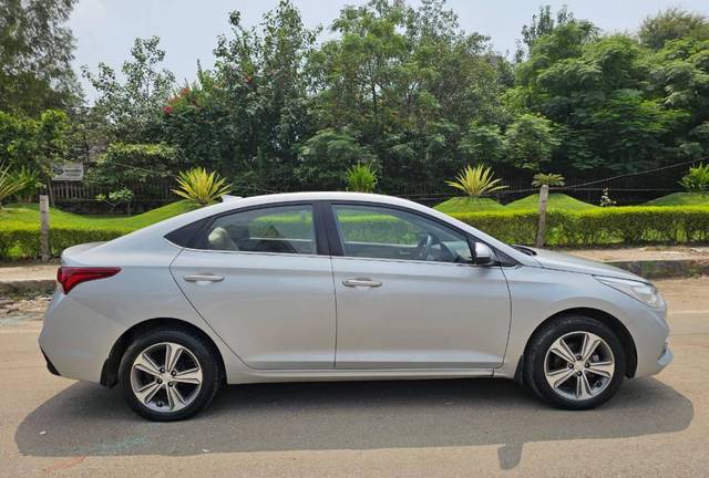 https://images10.gaadi.com/usedcar_image/4549149/original/processed_10207c82-765d-424d-bb21-3e6c847c817b.jpg?imwidth=6401