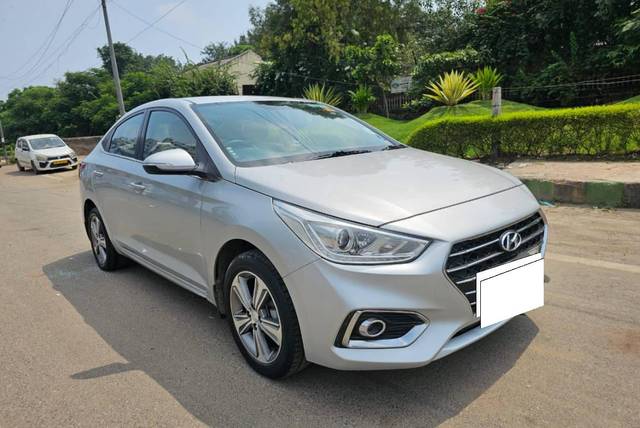https://images10.gaadi.com/usedcar_image/4549149/original/processed_b724b639-5a73-466c-bc65-e513522b3f6a.jpg?imwidth=6400