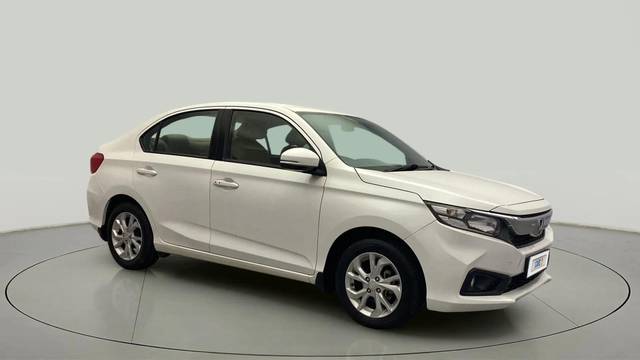 https://images10.gaadi.com/usedcar_image/4549152/original/98f4bec676b52ae4ff657c724d6d91cd.jpg?imwidth=6400