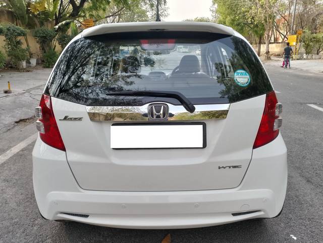 https://images10.gaadi.com/usedcar_image/4549154/original/processed_6c803e2a82cbb089984030adbca526e2.jpg?imwidth=6402