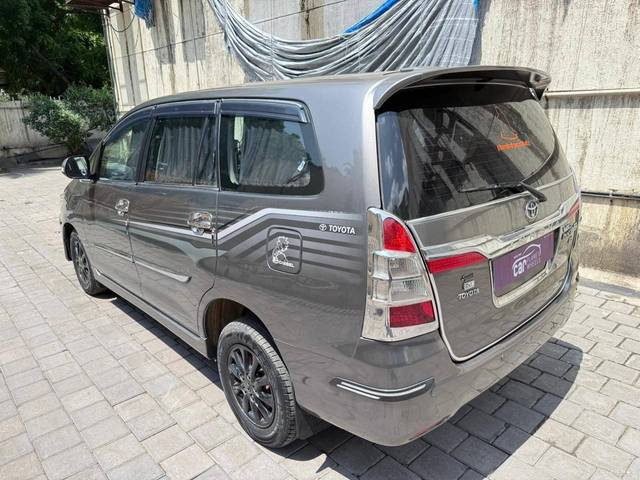 https://images10.gaadi.com/usedcar_image/4549189/original/processed_5548c2cce2a34a4b8fda52ba672cc5ba.jpg?imwidth=6402