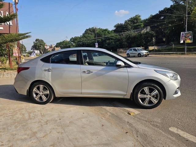 https://images10.gaadi.com/usedcar_image/4549195/original/processed_a43cfb96-f92f-4b28-8a4c-f6737388be0b.jpg?imwidth=6401
