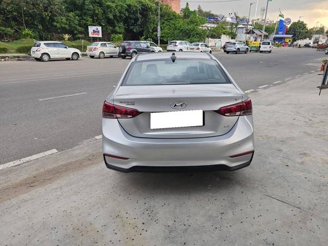 https://images10.gaadi.com/usedcar_image/4549195/original/processed_ad9f9a10-632f-4449-9c27-835474db85b8.jpg?imwidth=6402