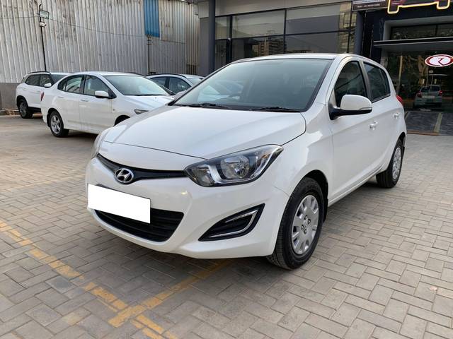 https://images10.gaadi.com/usedcar_image/4549203/original/processed_e692392a-2976-4633-b582-a73cc7cb07f3.jpg?imwidth=6400