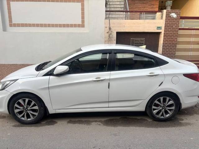 https://images10.gaadi.com/usedcar_image/4549207/original/processed_861dfeb7-f864-406b-b0ec-cabc57b8bf8a.jpeg?imwidth=6401