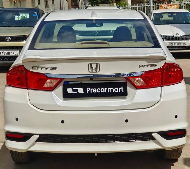 https://images10.gaadi.com/usedcar_image/4549212/original/processed_12fc1bc46f319b58d2da3b33a777073a.jpeg?imwidth=6402