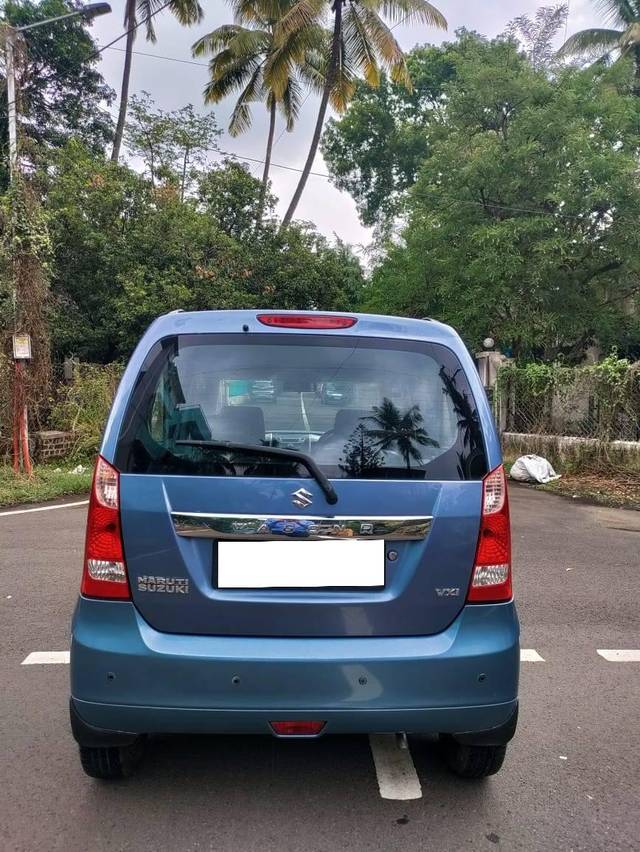 https://images10.gaadi.com/usedcar_image/4549214/original/processed_7192d2a972b29f8544d513cbe3bb28fd.jpg?imwidth=6401