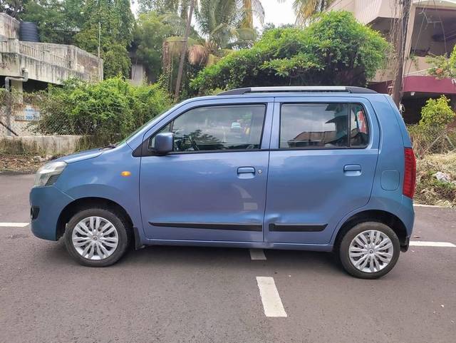https://images10.gaadi.com/usedcar_image/4549214/original/processed_8bf6c12c5706587622ddb84fd8fd47c3.jpg?imwidth=6402