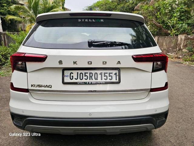 https://images10.gaadi.com/usedcar_image/4549218/original/processed_1021686f9daae1796bcd33b5b064a638.jpeg?imwidth=6402