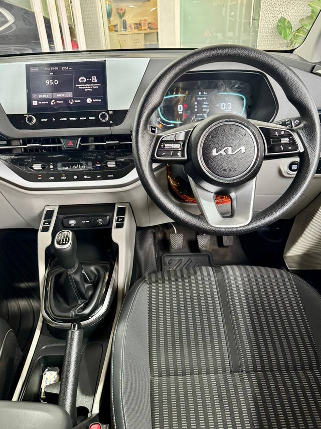 https://images10.gaadi.com/usedcar_image/4549222/original/8fcf6aeef99ebd868ff48e950c8d6c9d.jpg?imwidth=6401