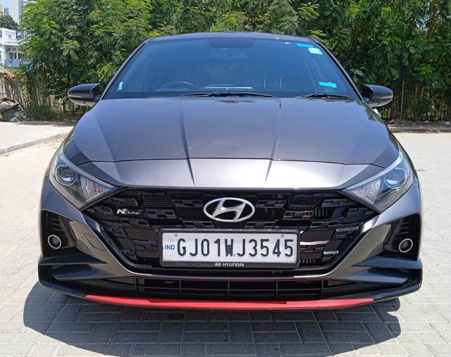 https://images10.gaadi.com/usedcar_image/4549226/original/b9faa35894580a90a1fc9eae3ea5fe82.jpg?imwidth=6402